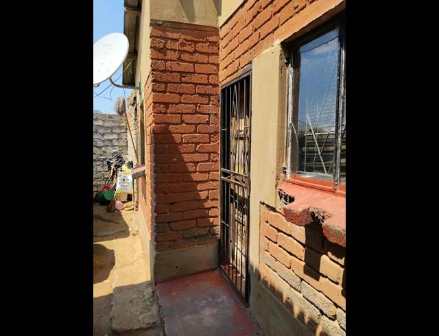 6 BEDROOM HOUSE FOR SALE IN CHLOORKOP